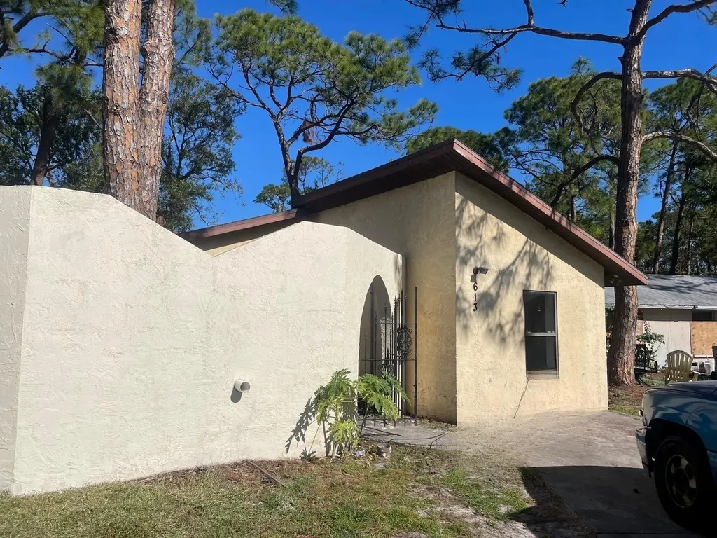613 61st Avenue Terrace E Bradenton FL 34203