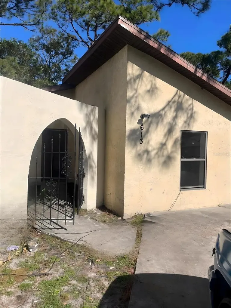 613 61st Avenue Terrace E Bradenton FL 34203