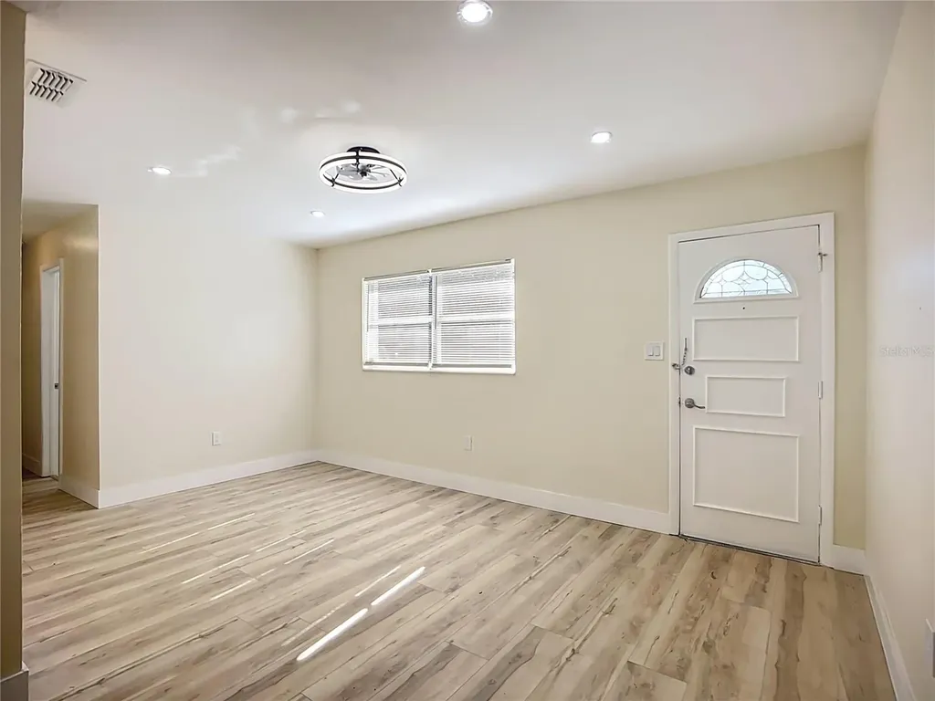 4513 W Gray Street Tampa FL 33609