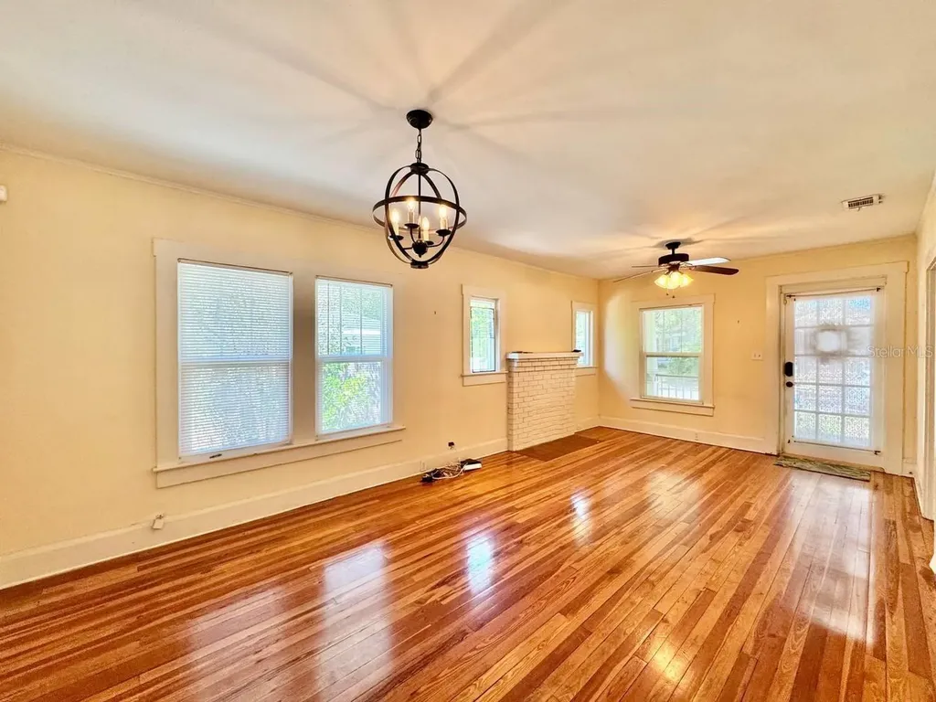 1215 E Mohawk Avenue Tampa FL 33604
