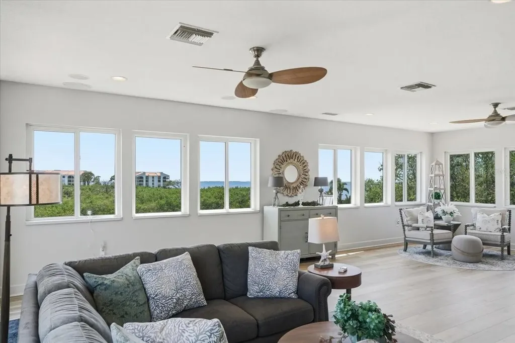 1130 S Florida Avenue Tarpon Springs FL 34689