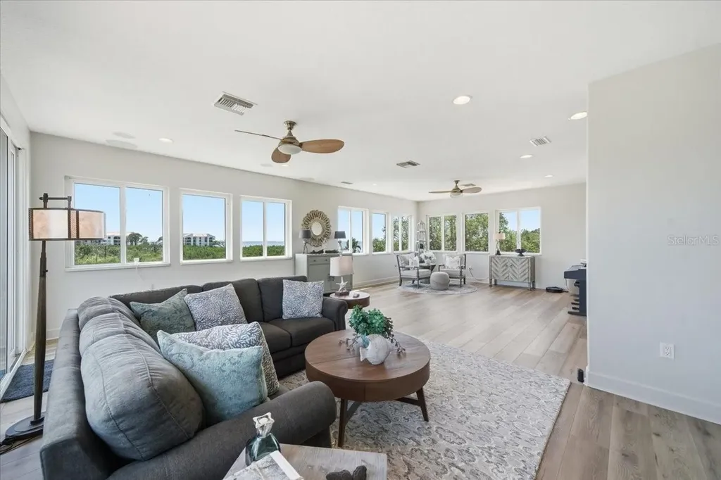 1130 S Florida Avenue Tarpon Springs FL 34689