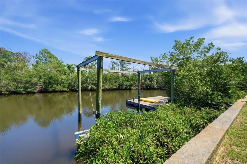 1130 S Florida Avenue Tarpon Springs FL 34689