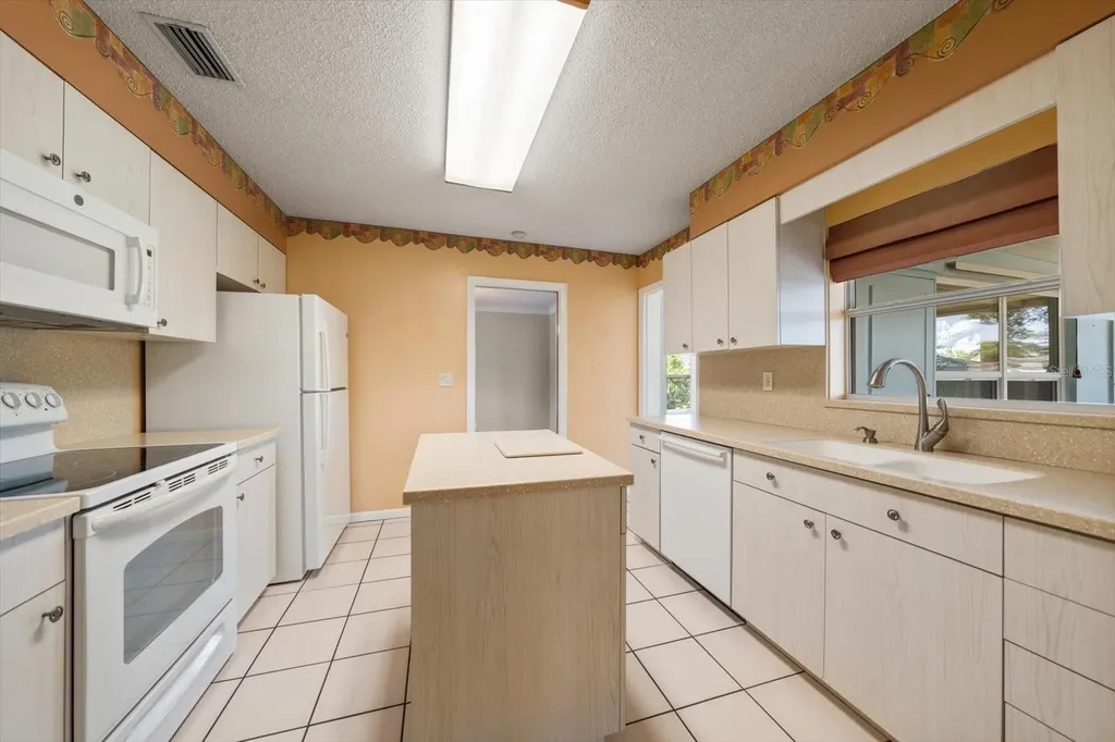 2019 Kenmoore Drive Clearwater FL 33764