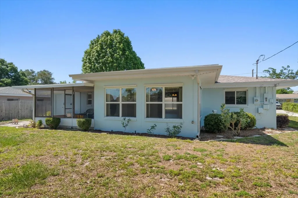 2019 Kenmoore Drive Clearwater FL 33764