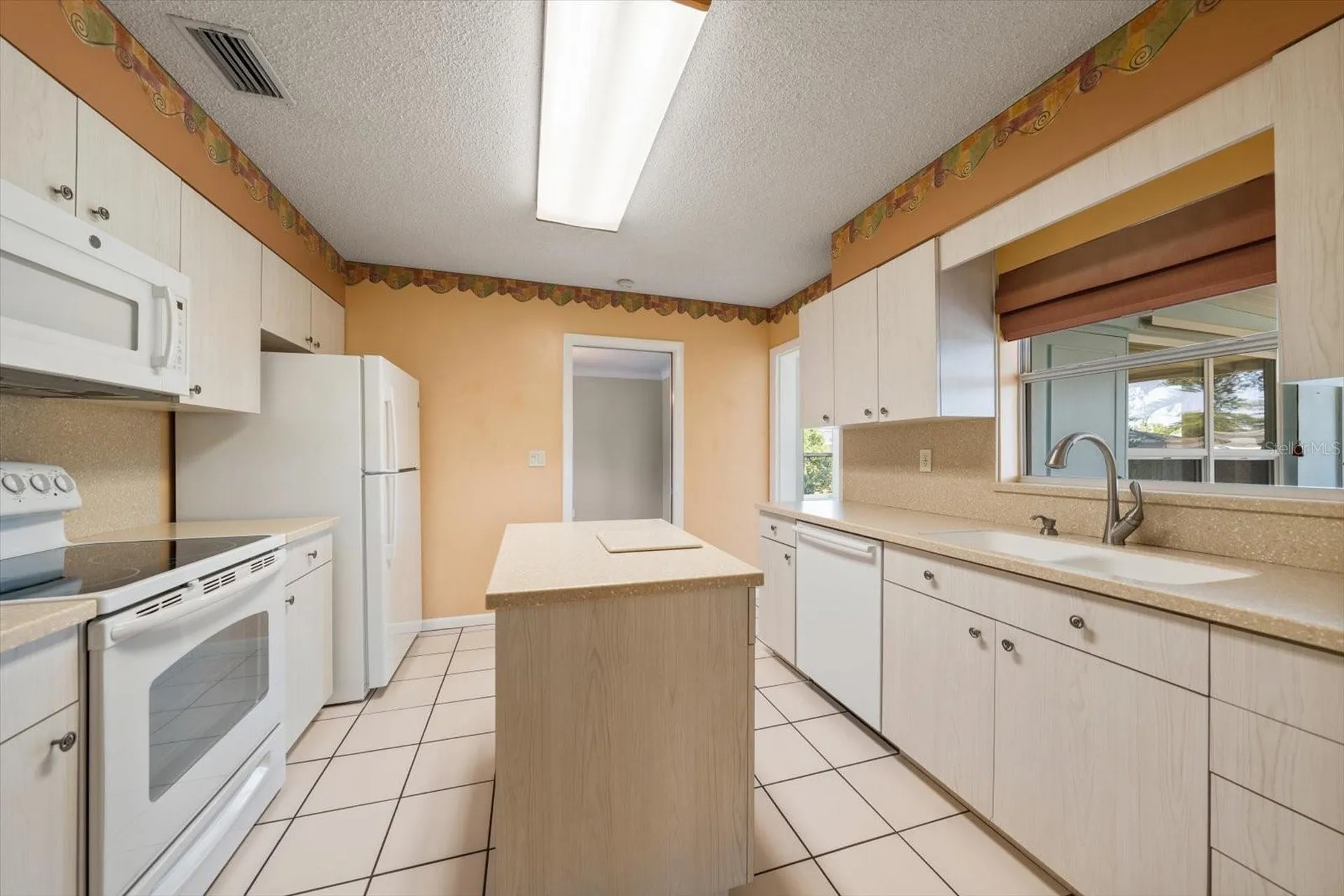 2019 Kenmoore Drive Clearwater FL 33764
