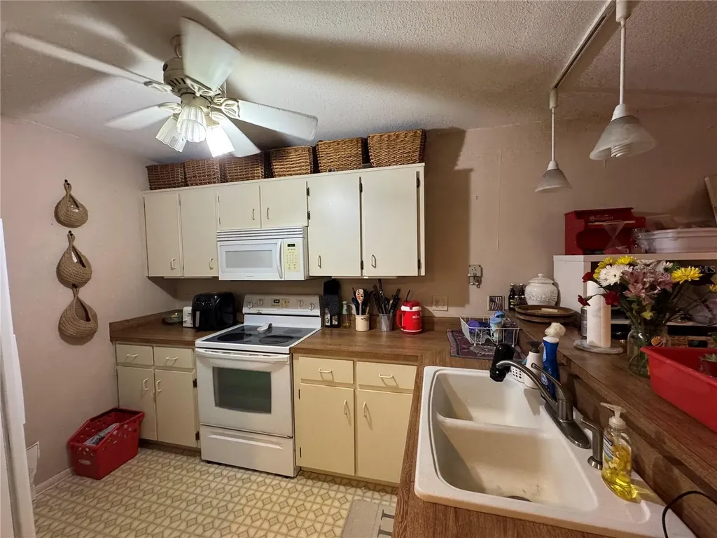 2372 Oak Park Way Orlando FL 32822