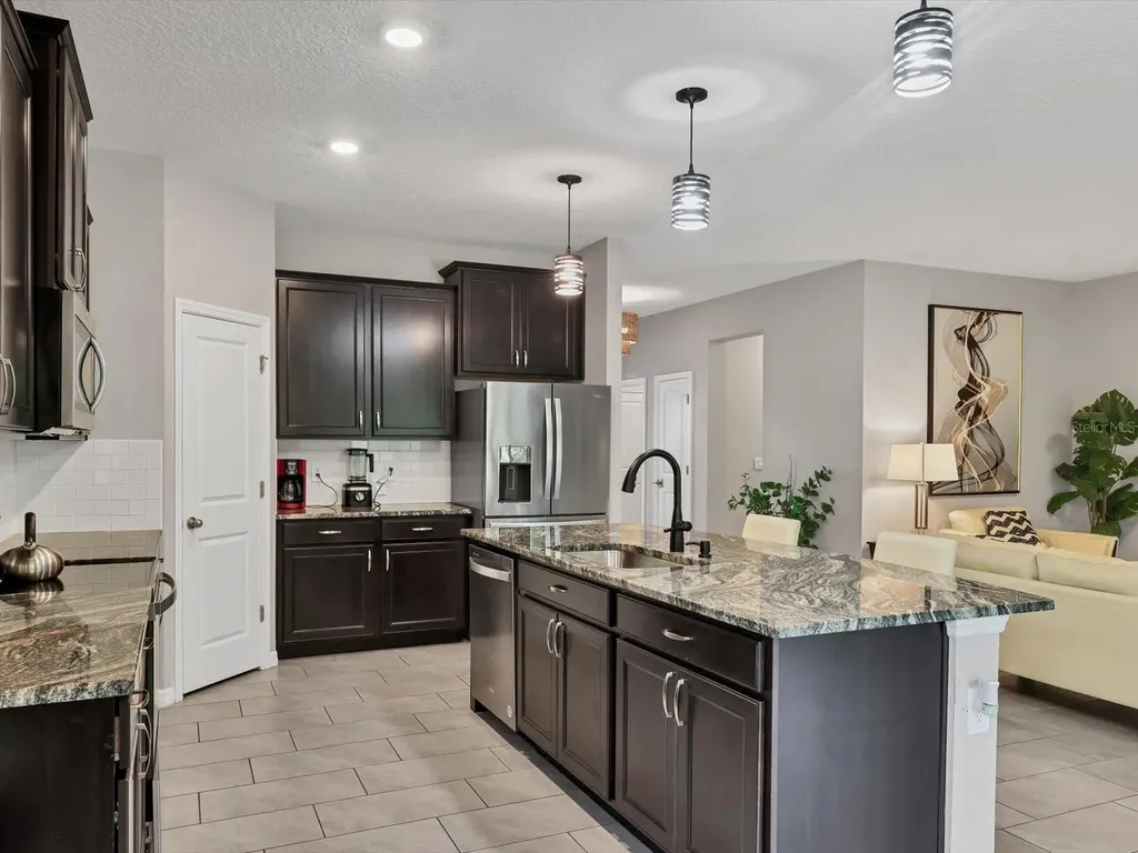 17605 Cantarina Cove Bradenton FL 34211