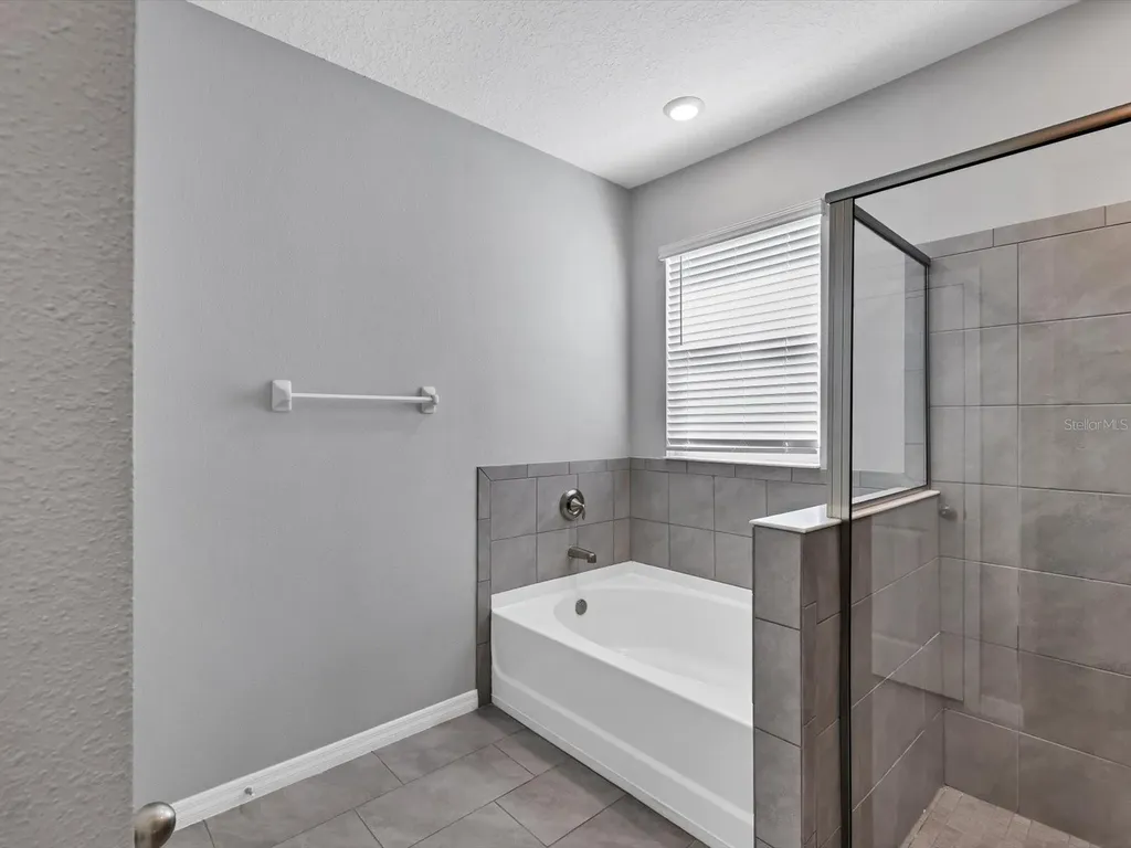 17605 Cantarina Cove Bradenton FL 34211