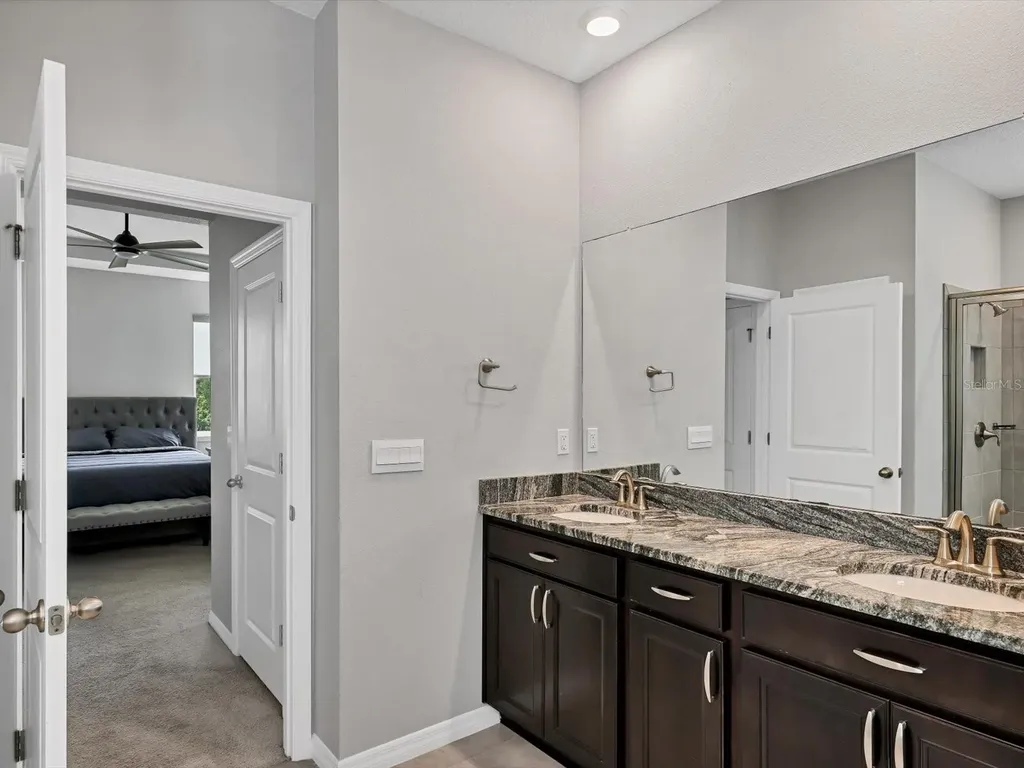 17605 Cantarina Cove Bradenton FL 34211