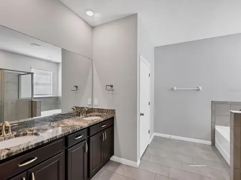 17605 Cantarina Cove Bradenton FL 34211