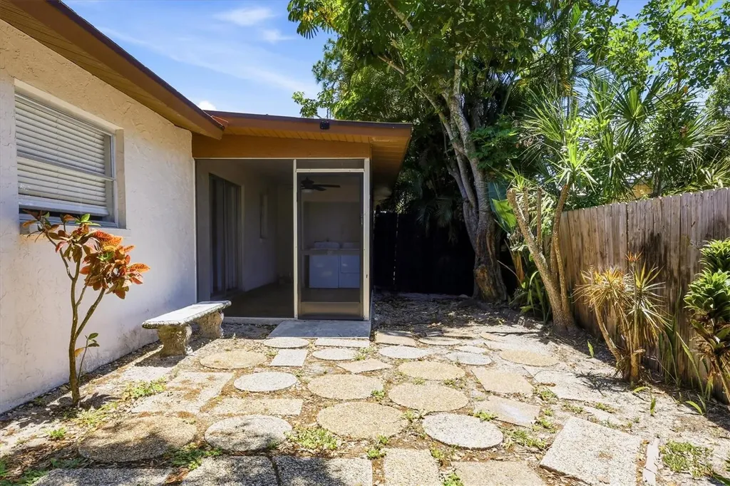 2777 Dueby Street Sarasota FL 34231
