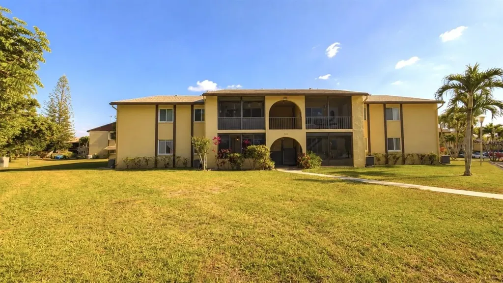 328 Pine Ridge Circle Greenacres FL 33463