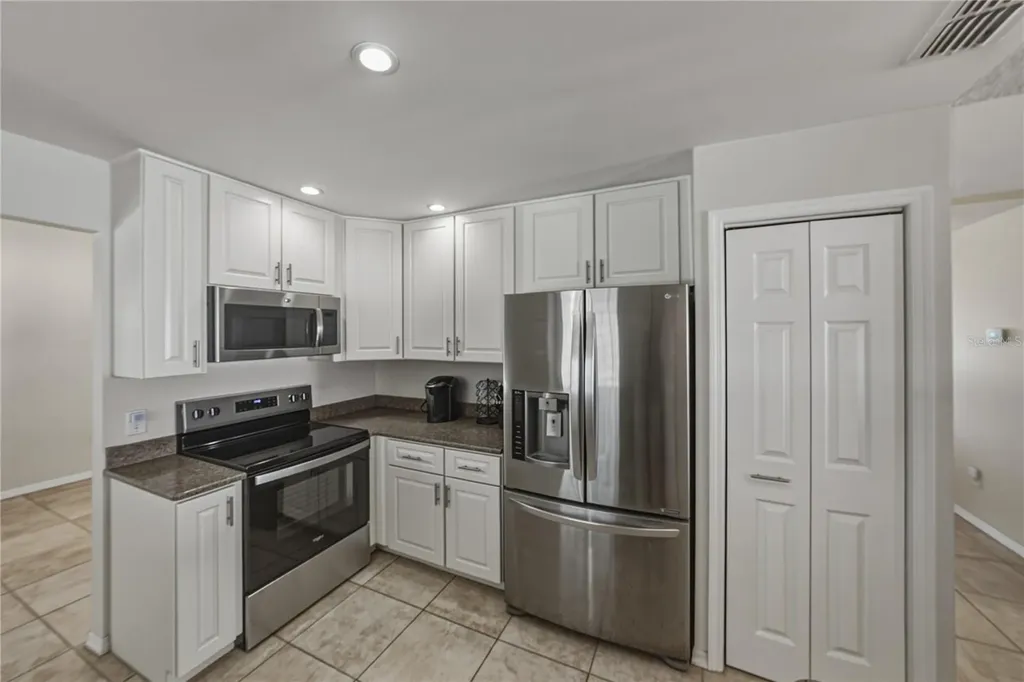 1737 Shady Leaf Drive Valrico FL 33596
