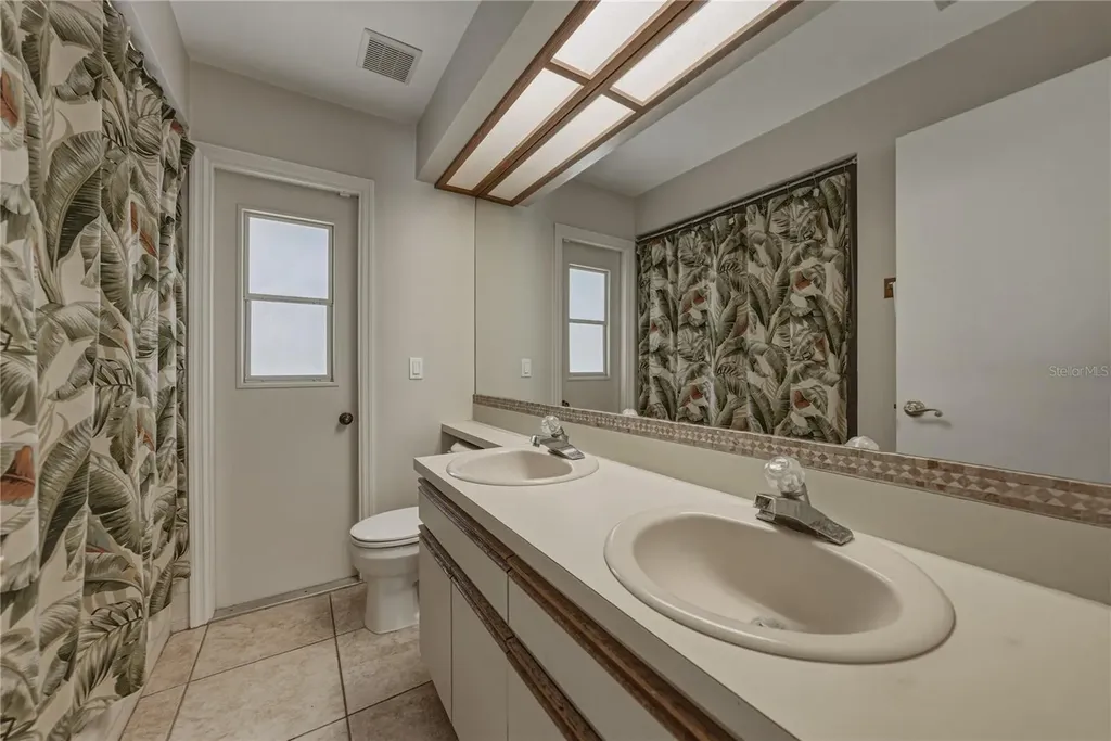 1737 Shady Leaf Drive Valrico FL 33596