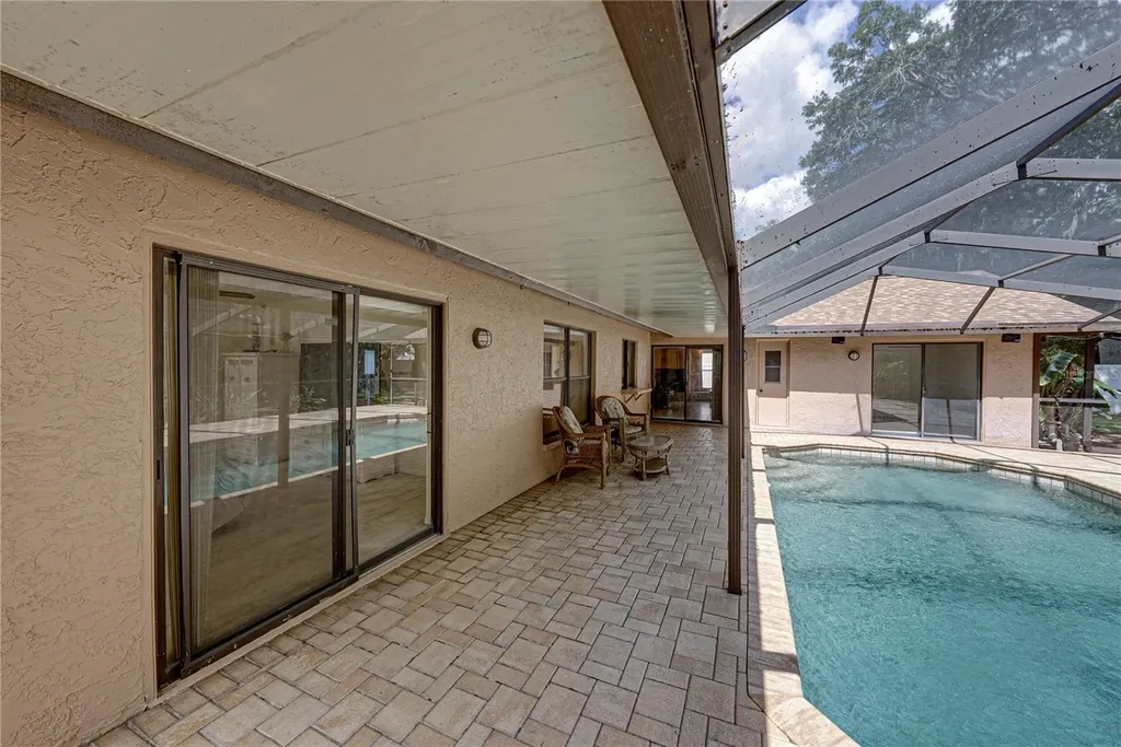 1737 Shady Leaf Drive Valrico FL 33596