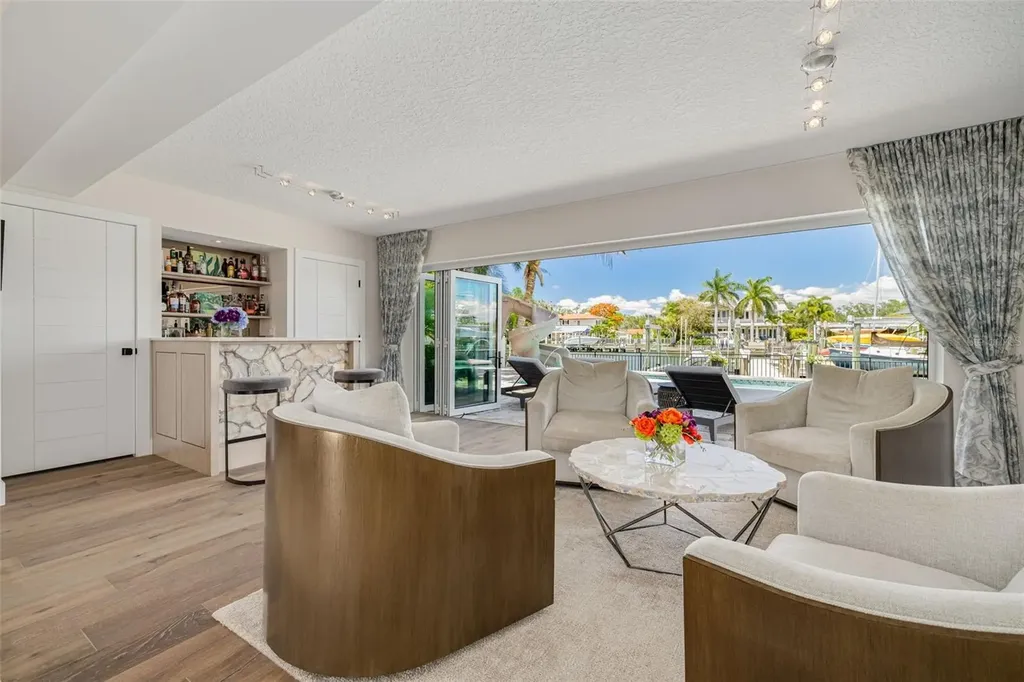725 Brightwaters Boulevard NE St Petersburg FL 33704