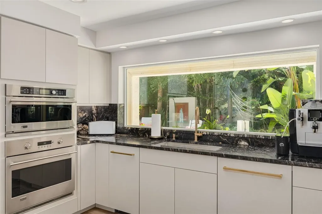 725 Brightwaters Boulevard NE St Petersburg FL 33704