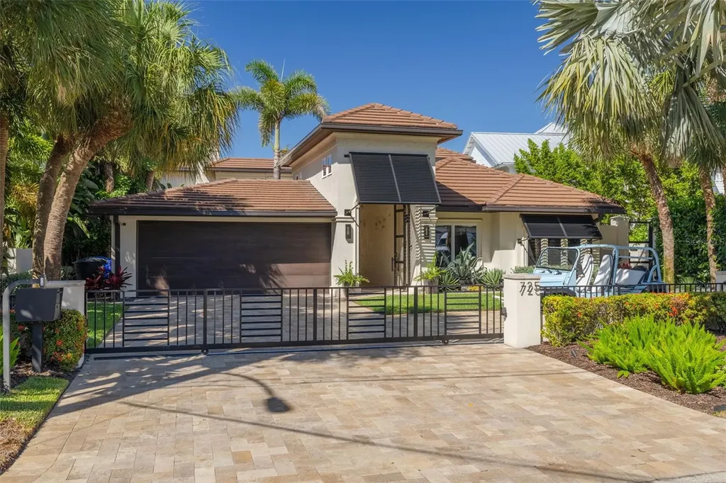 725 Brightwaters Boulevard NE St Petersburg FL 33704