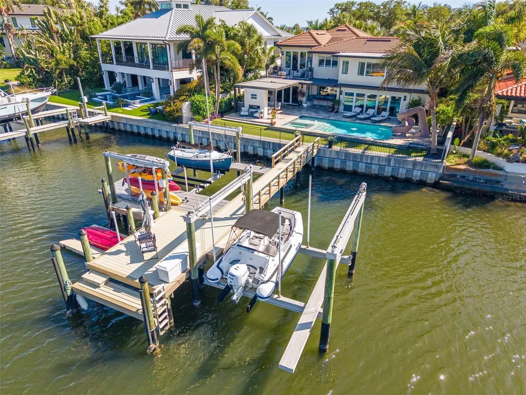 725 Brightwaters Boulevard NE St Petersburg FL 33704