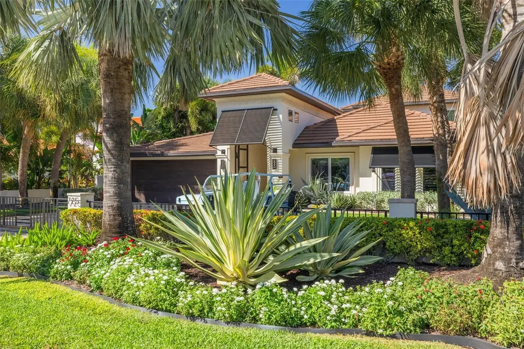 725 Brightwaters Boulevard NE St Petersburg FL 33704