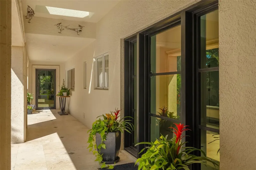 725 Brightwaters Boulevard NE St Petersburg FL 33704