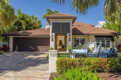 725 Brightwaters Boulevard NE St Petersburg FL 33704