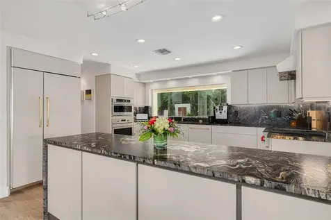 725 Brightwaters Boulevard NE St Petersburg FL 33704