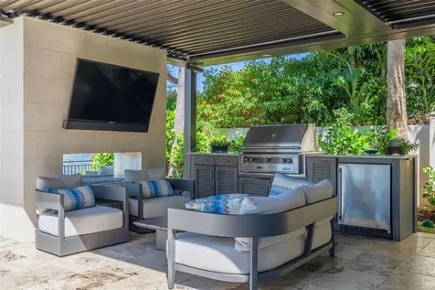 725 Brightwaters Boulevard NE St Petersburg FL 33704