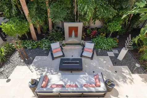 725 Brightwaters Boulevard NE St Petersburg FL 33704
