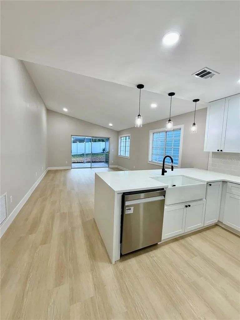 554 Portland Circle Apopka FL 32703