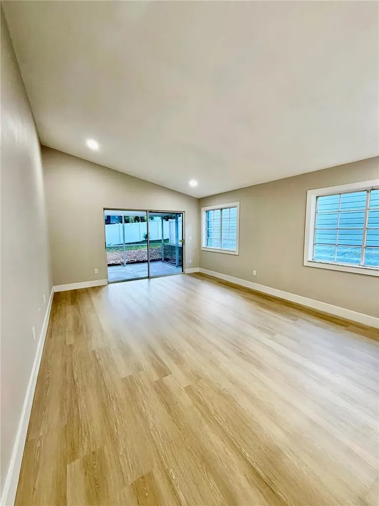 554 Portland Circle Apopka FL 32703