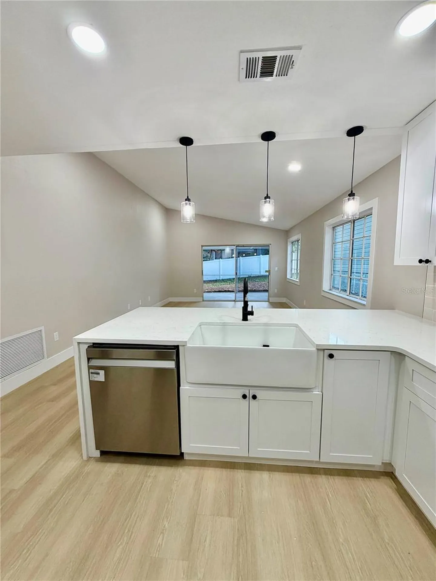 554 Portland Circle Apopka FL 32703