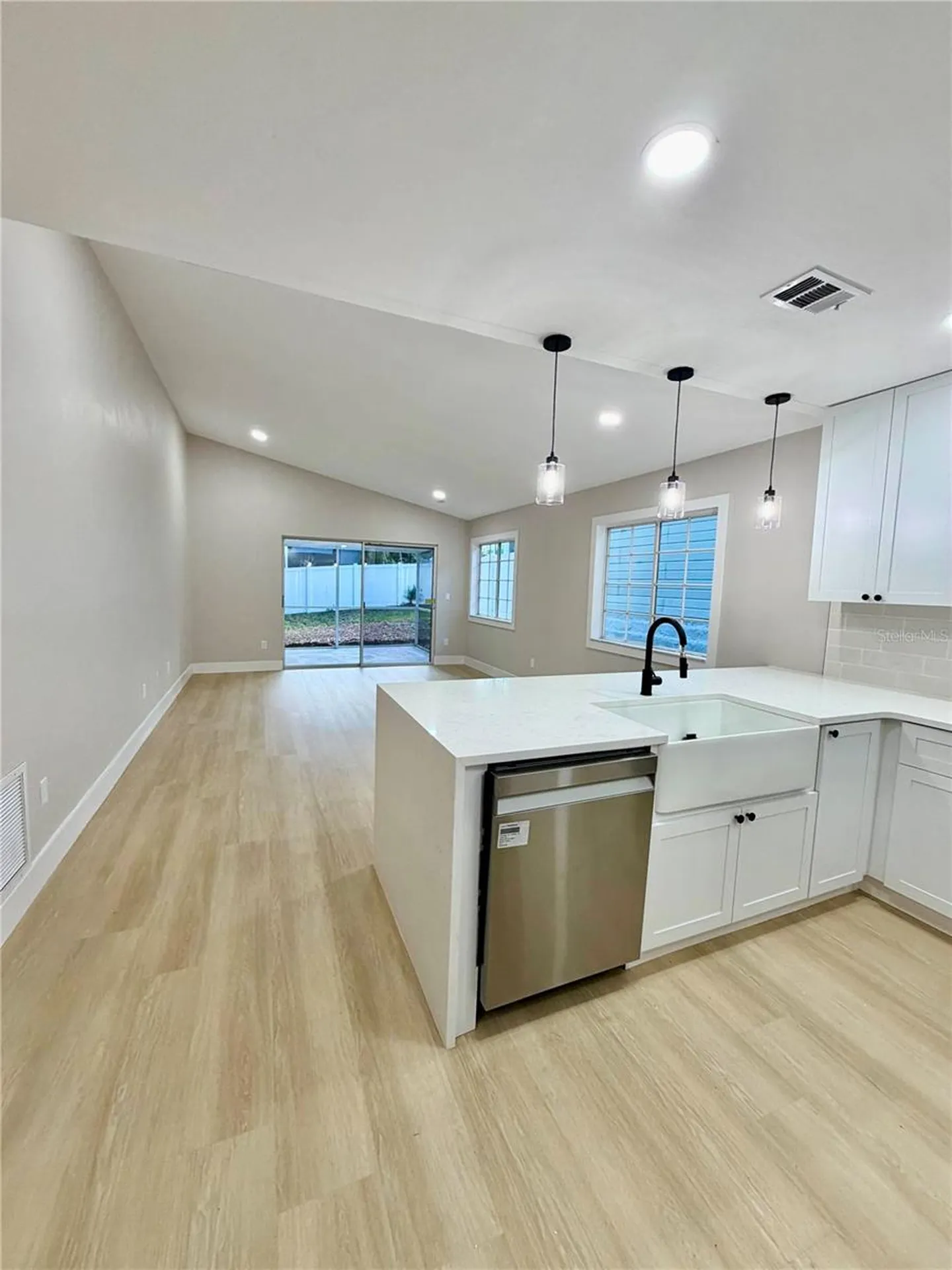 554 Portland Circle Apopka FL 32703