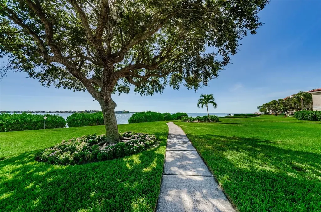 6158 Palma Del Mar Boulevard S St Petersburg FL 33715