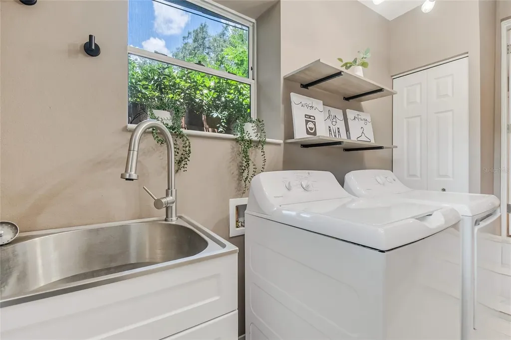 932 Mayfair Circle Orlando FL 32803