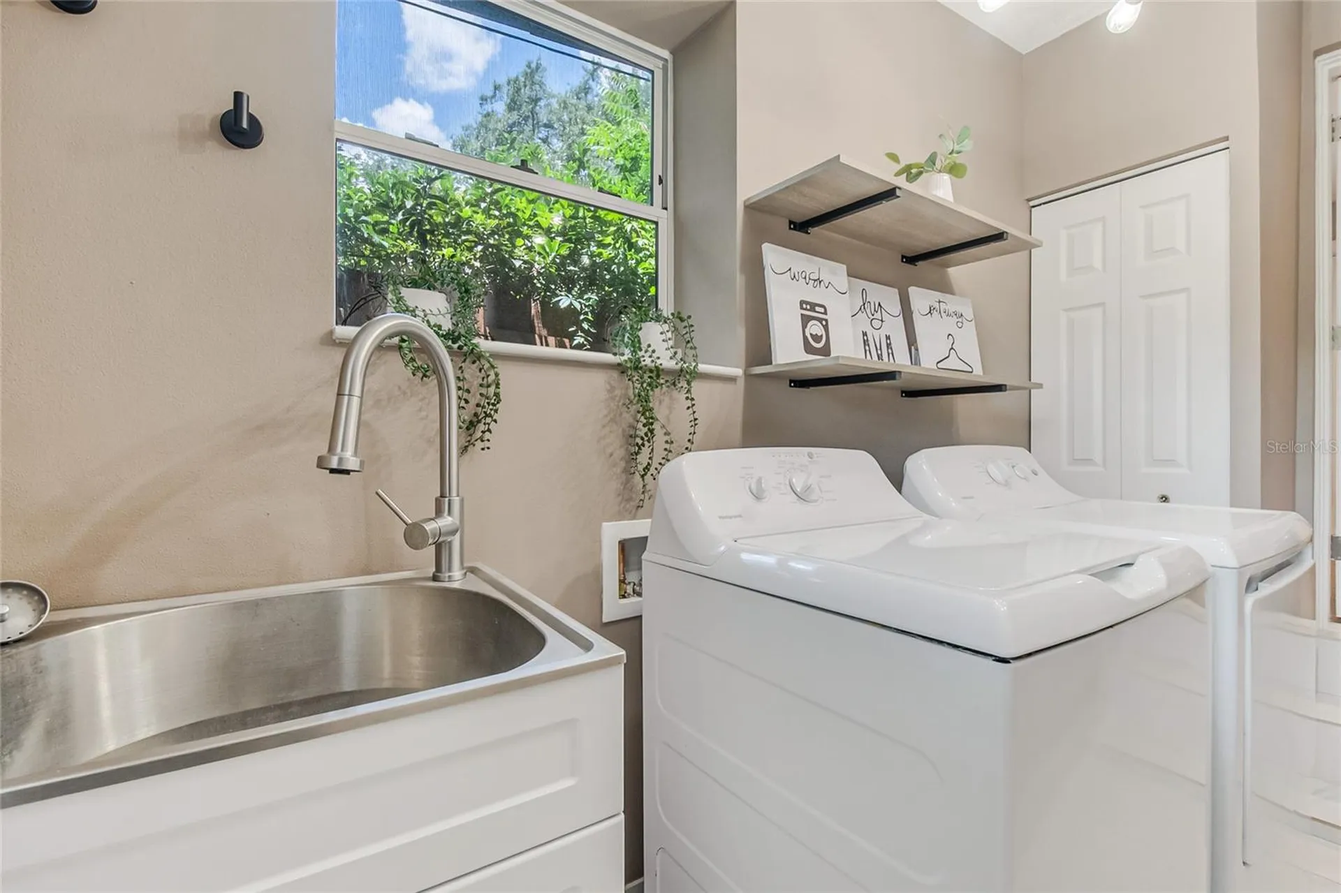 932 Mayfair Circle Orlando FL 32803