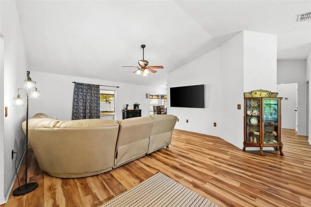 127 Winston Manor Circle Seffner FL 33584