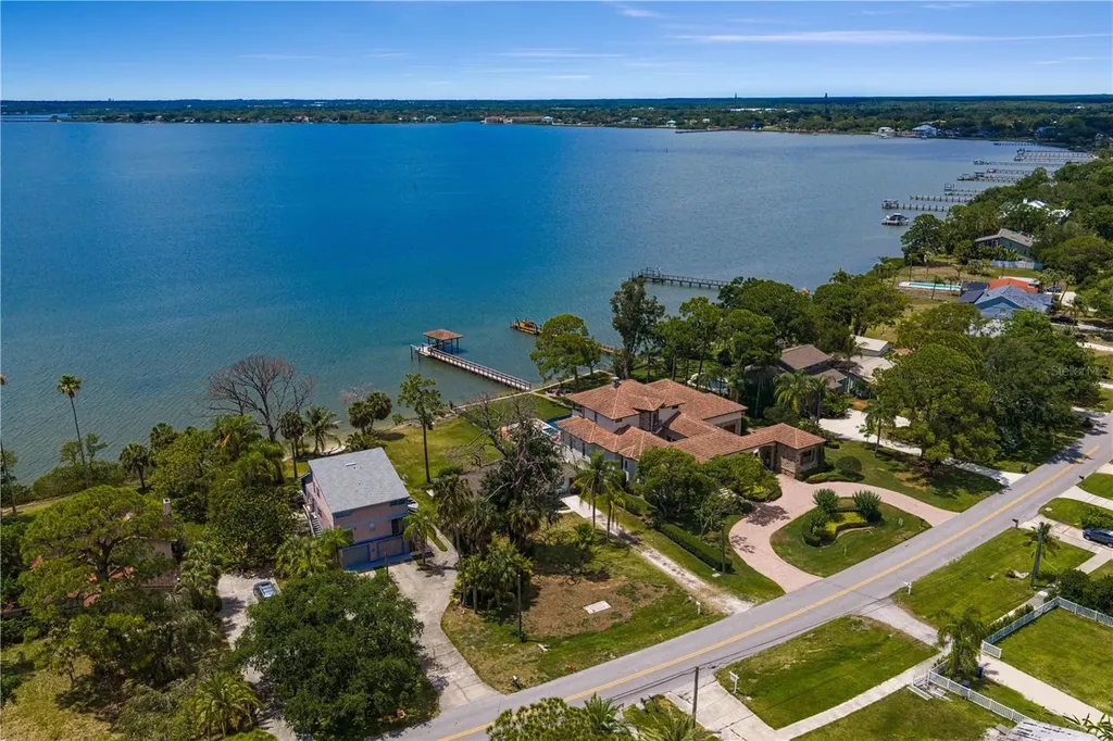 506 Shore Drive E Oldsmar FL 34677