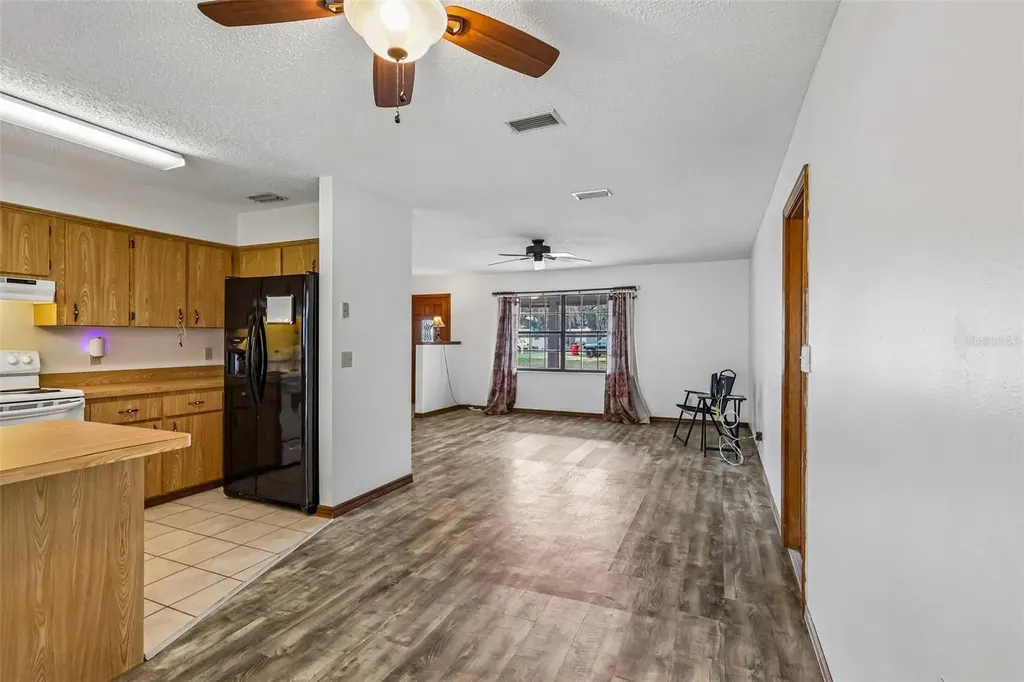 931 Cr 457a Lake Panasoffkee FL 33538