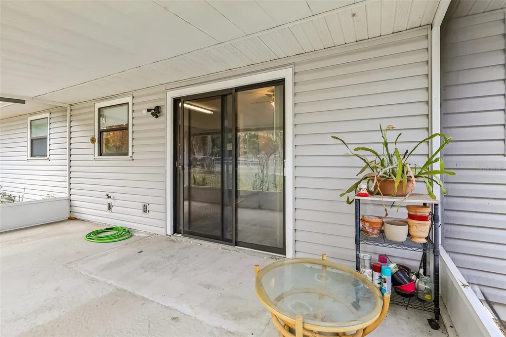 931 Cr 457a Lake Panasoffkee FL 33538
