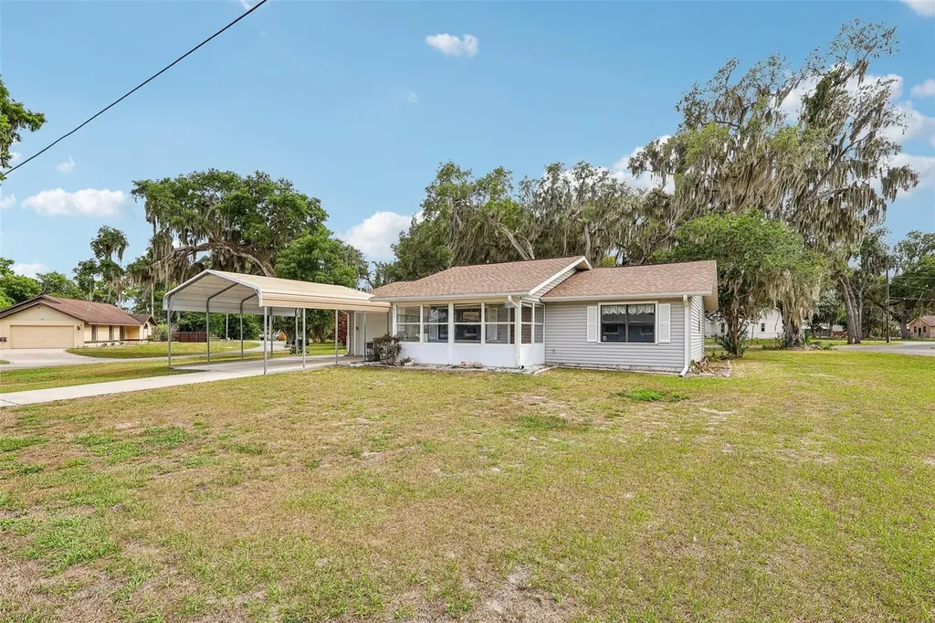 931 Cr 457a Lake Panasoffkee FL 33538