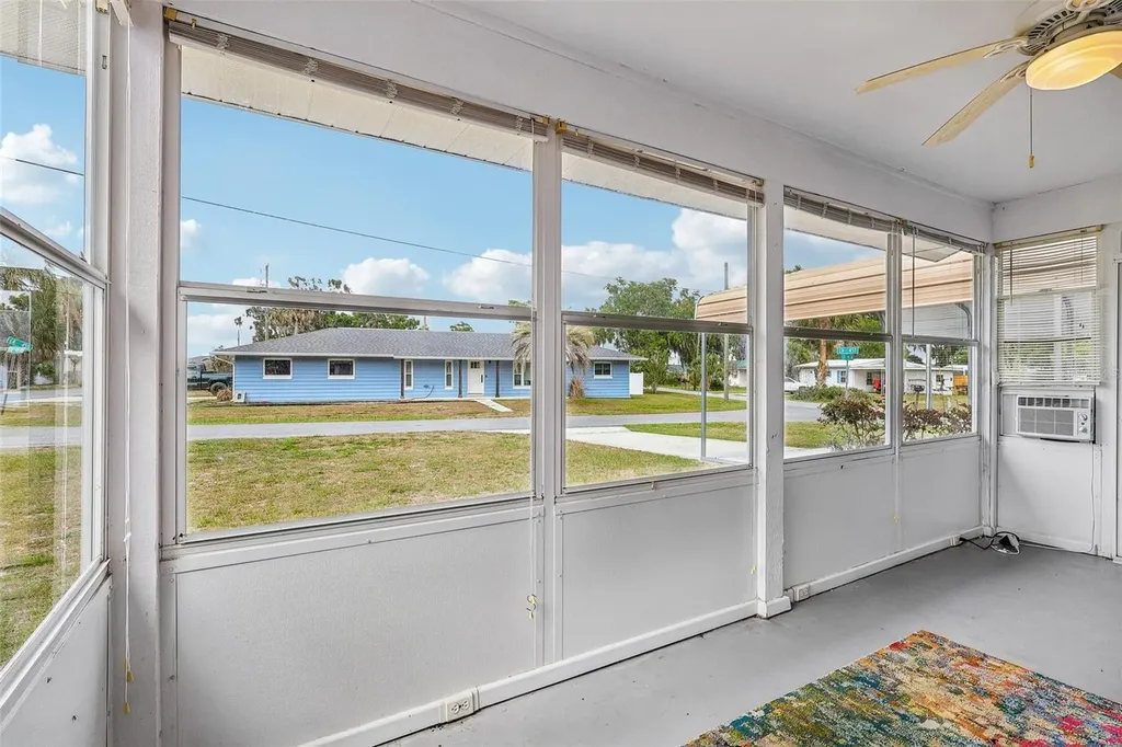 931 Cr 457a Lake Panasoffkee FL 33538