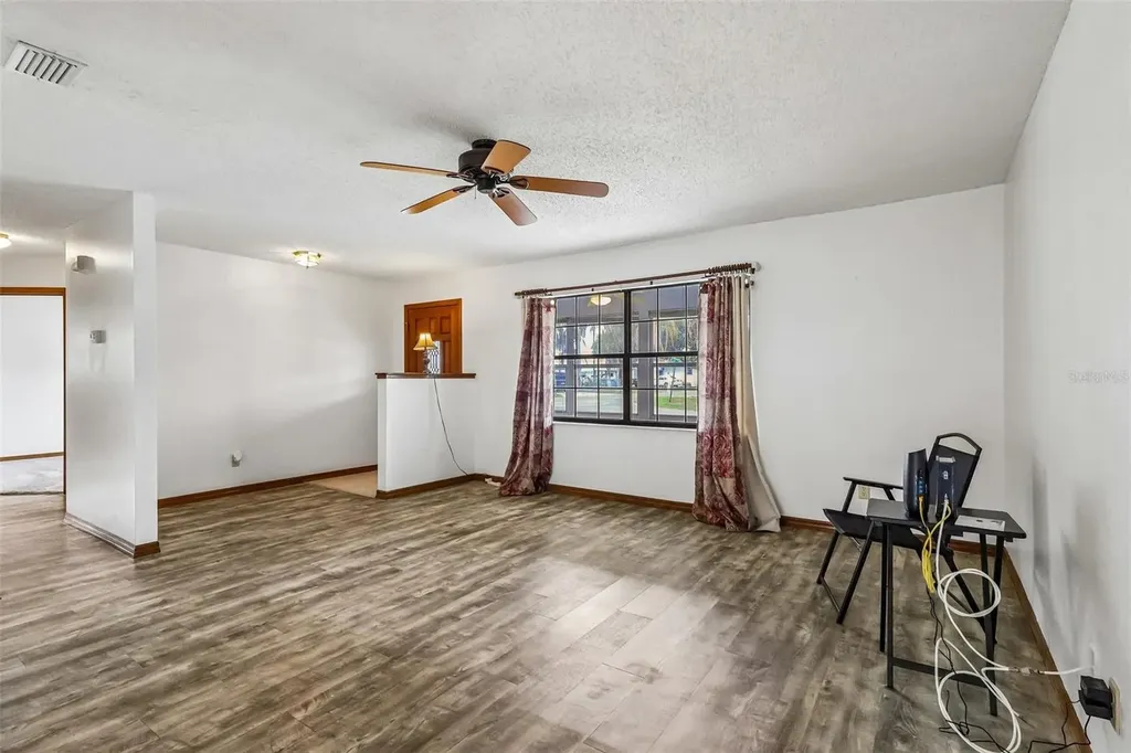 931 Cr 457a Lake Panasoffkee FL 33538
