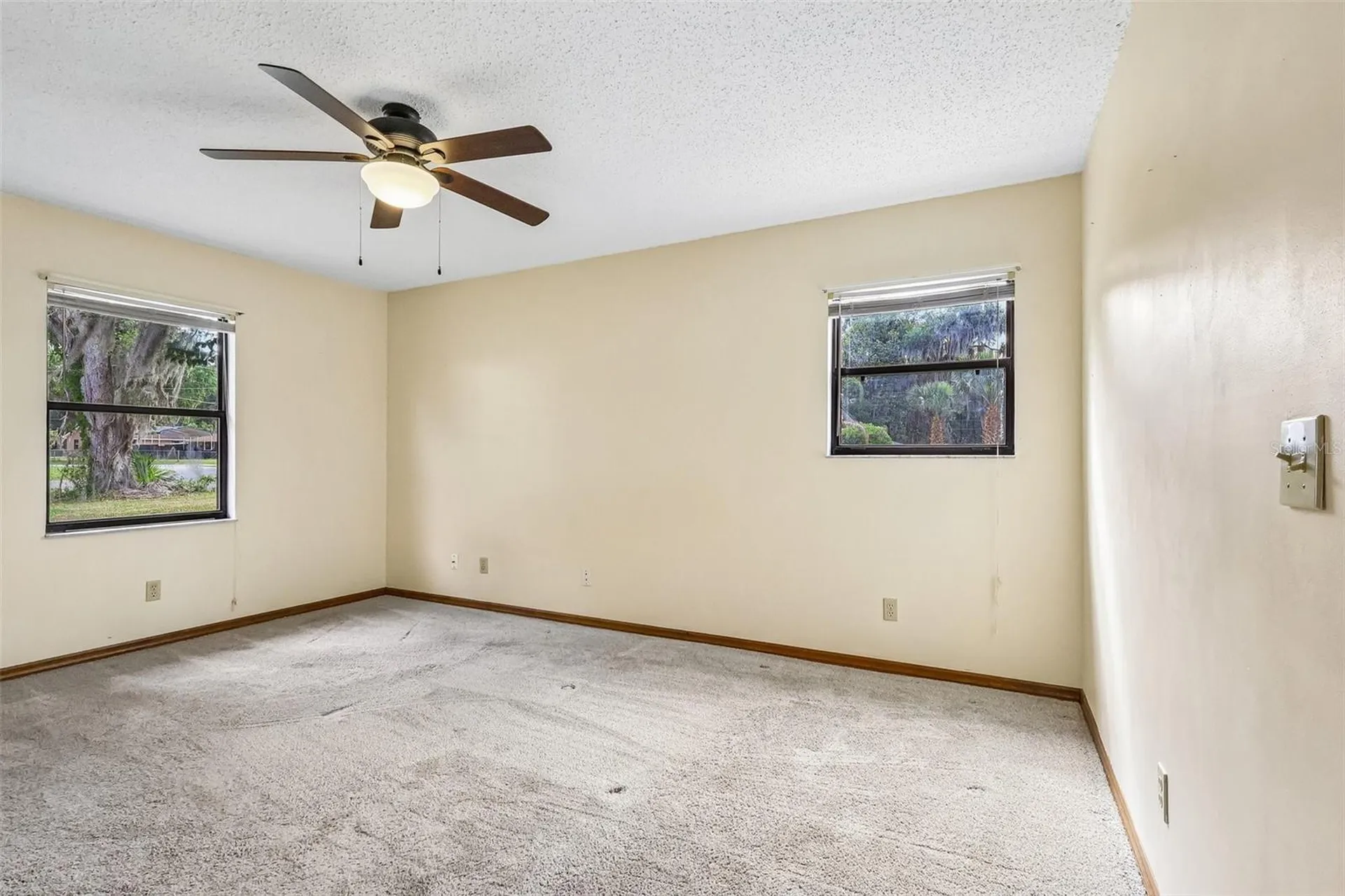 931 Cr 457a Lake Panasoffkee FL 33538