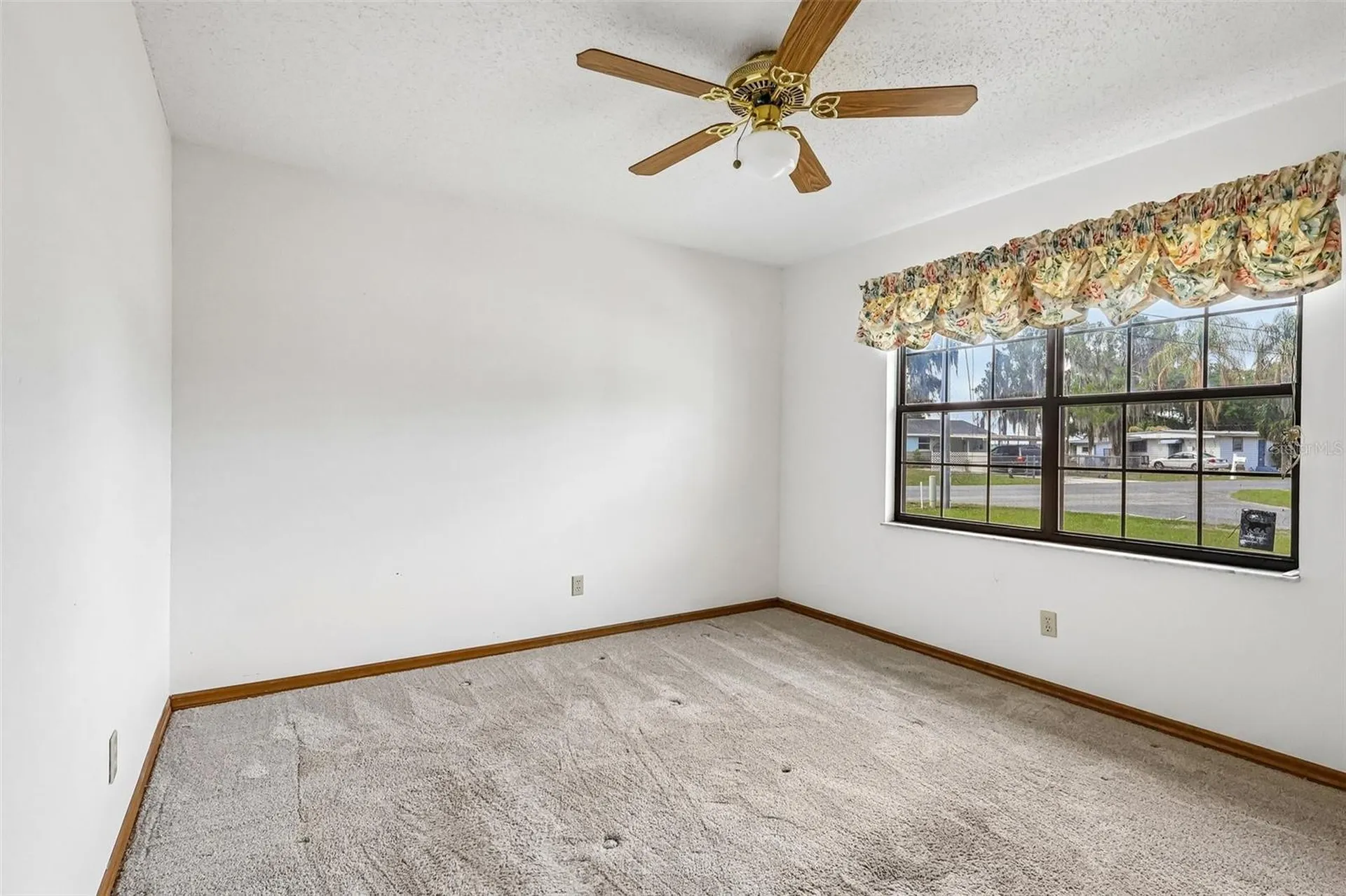 931 Cr 457a Lake Panasoffkee FL 33538