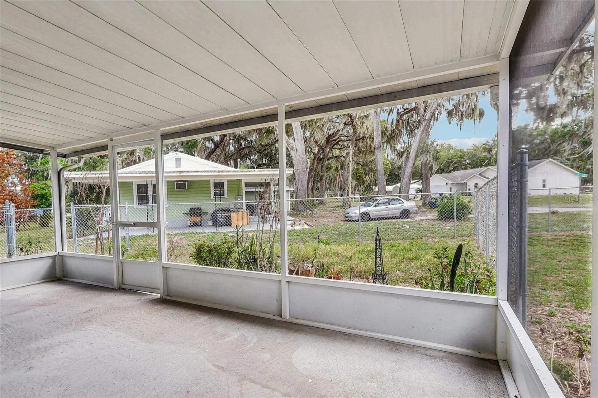 931 Cr 457a Lake Panasoffkee FL 33538