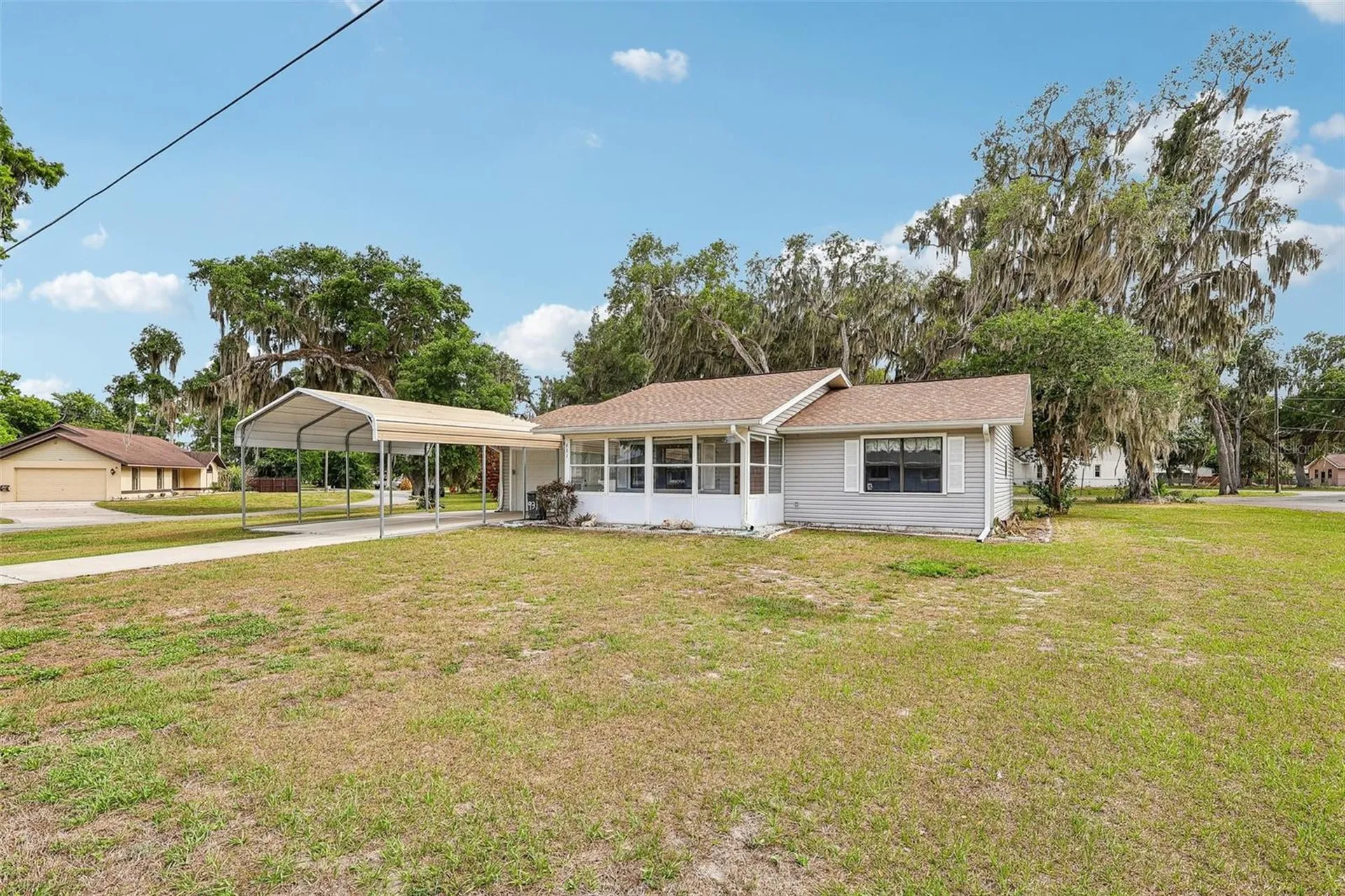 931 Cr 457a Lake Panasoffkee FL 33538
