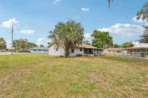 931 Cr 457a Lake Panasoffkee FL 33538
