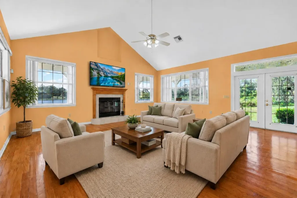 493 Malauka Loop Ocklawaha FL 32179